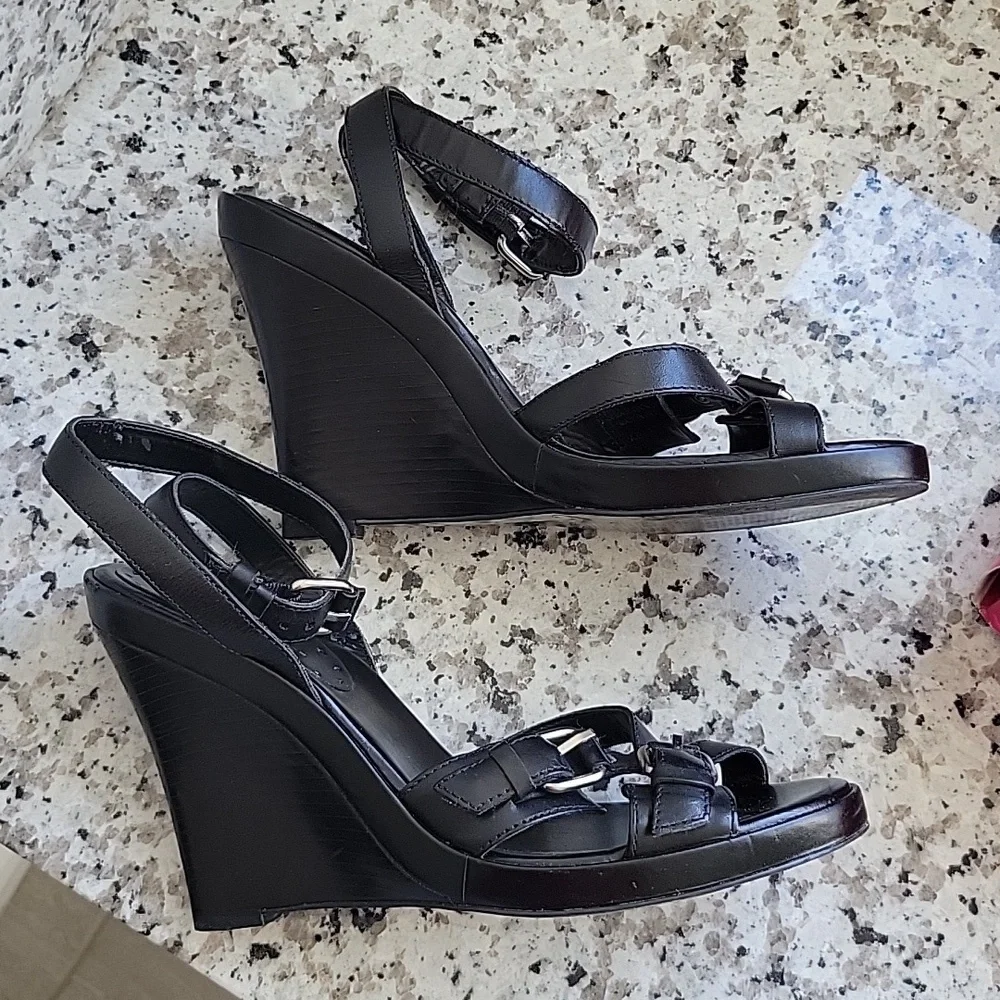 🔥🔥Special Free Offer!!🔥🔥BCBGirls wedge sandals